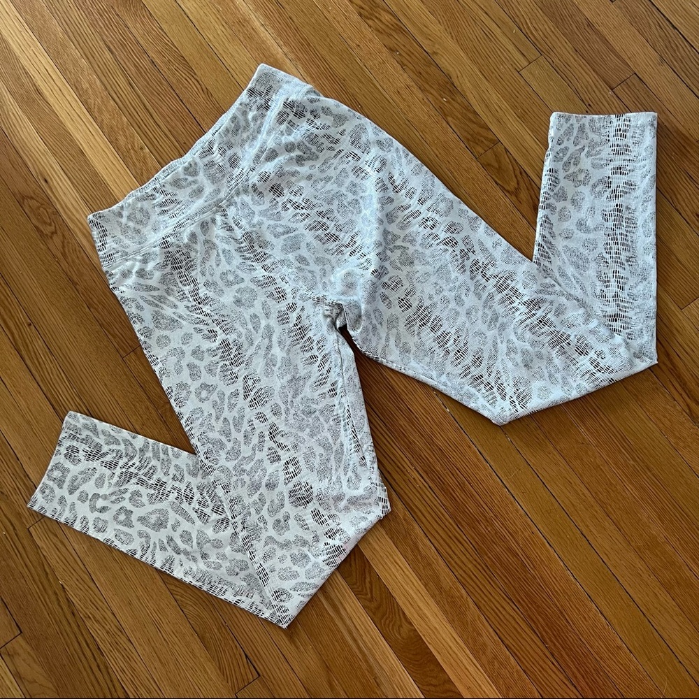 Snakeskin white women’s leggings large